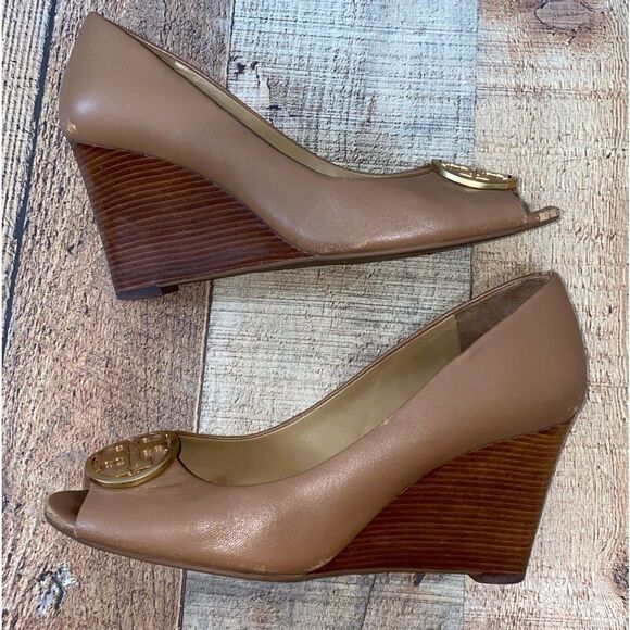 Tory burch sally
Leather Wedge Pump - Picture 15 of 15